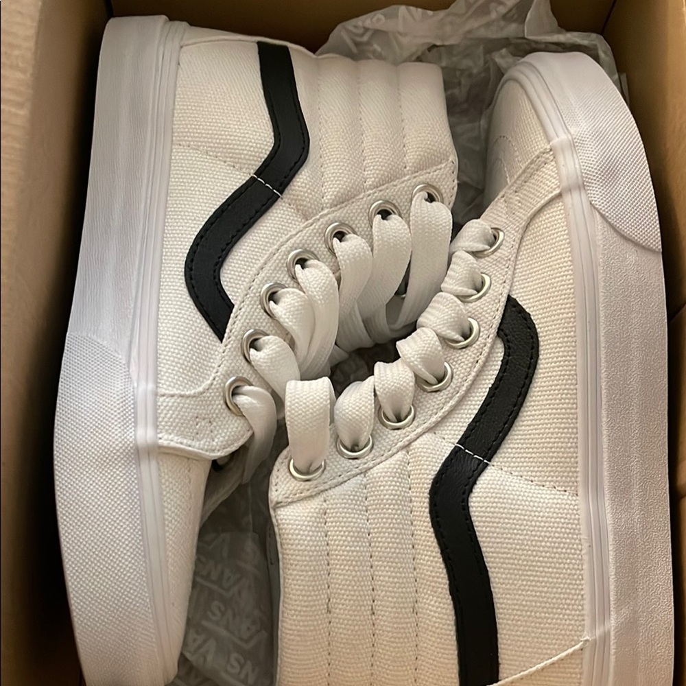 Vans - Picture 4 of 4